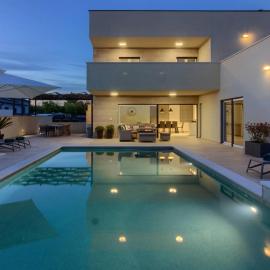 VILLA MAKO, die moderne Luxus-Villa mit Swimmingpool und Whirlpool in ruhiger Vorort-Lage von Pula