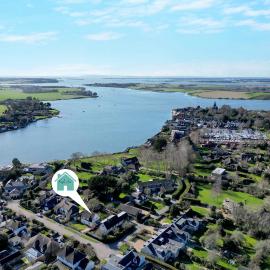 Newly Renovated Cottage 150m from Waterfront, hotel a Bosham