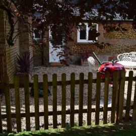 Lovely Garden Cottage in Snettisham, hotel in Snettisham