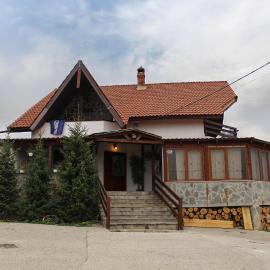 Pensiunea Taverna Bucium โรงแรมในยาช