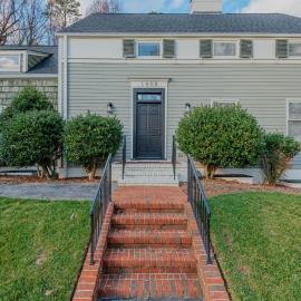 Artopia Retreat and Marys Gatehouse Superlisting, hotel in Greensboro