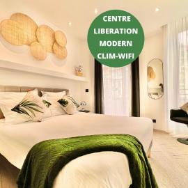 LIBERATION CENTER - PRIVATE Balcony - 24&7 RECEPTION - LUGGAGE STORAGE