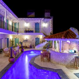 Avlu Alaçatı Boutique Hotel, hotel a Alacati