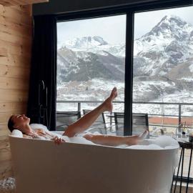 Kazbegi Story: Kazbegi şehrinde bir otel
