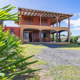 Villa La Kahina Guadeloupe, hotel in Vieux-Habitants