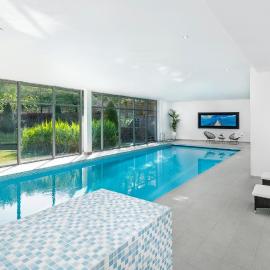Luxury 10,000 Sq Ft 7-bed Mansion With Indoor Pool โรงแรมในซิดคัป