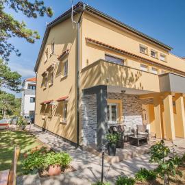 Apartment Gracia 1, hotel in Baška