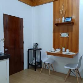 AJ Transient House，Gairan的飯店