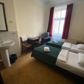 Hostel Viktorija with Private Rooms, hotel di Rīga