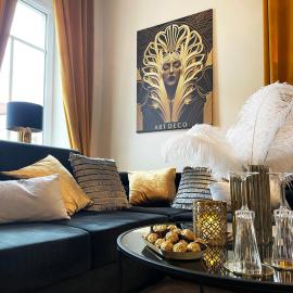 Art Deco Design Apartment, 65 Zoll TV, Waschtrockner, beste Lage, am Markt