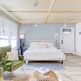 The Moose #6 - Modern Luxe Studio with Free Parking & King Bed, hotel in Memphis
