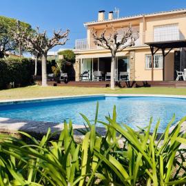 Villa Sol i Mar by Costabravaway