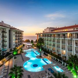 Ramada Hotel & Suites by Wyndham Kusadasi, hotel in Kuşadası