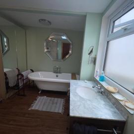 Lovely double room in very good area