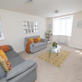 Home in Hugglescote - Long stays