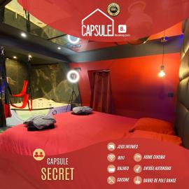 Capsule Secret - Jacuzzi - Netflix & Home cinéma - Jeux de couple - Barre de pole dance, hotel in Valenciennes