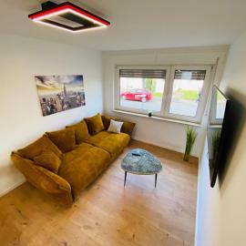 House l 10 Beds l 5 Bedrooms l 4 Bathrooms l WI-FI, hotel in Lippstadt