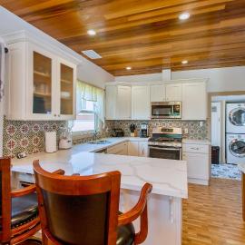 Alameda luxury 2BR 2BA house, AC, near ferry to San Francisco, 2 free parking spaces, hotel in Alameda