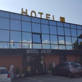 Hotel Ascot, hotel u gradu Binasko