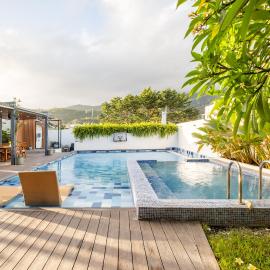 Tirta Spring Villa with Hotspring Pool – hotel w mieście Los Baños