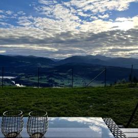 Apartment with beautiful panoramic view: Skulestadmo şehrinde bir otel
