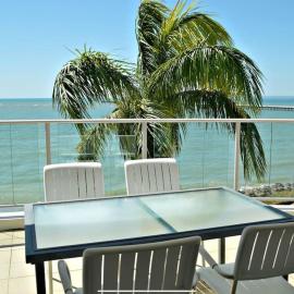 Water View Apartment- Pool Gym Parking- Simply Stunning