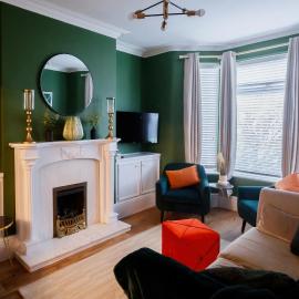 The Green House 3 Bed House - Contractors, Families, Close to city centre, Free Parking
