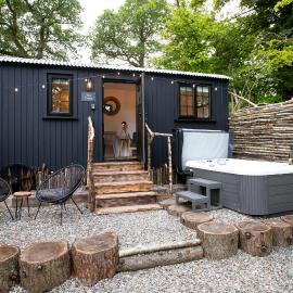 The Mar Huts - The Conic Hut, hotel in Drymen