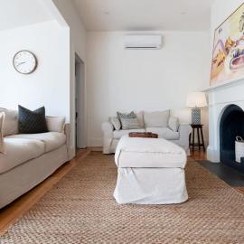 Cute & Comfortable Cottage: Near City with Parking, Hotel in Kings Park