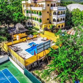 Takuma Boutque Hotel Hotel Rooms & Suites โรงแรมในมอนเทโกเบย์