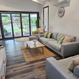 MOOLOOLABA CANAL HOME - Modern 4Bedroom with Spa, Sauna and Private Pontoon - NEW proprietor 2024、ムールーラバのホテル