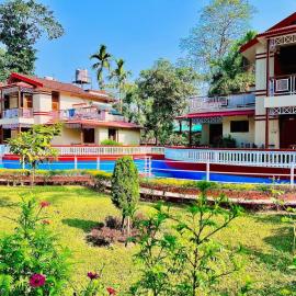 Hotel Hermitage, hotel en Sauraha