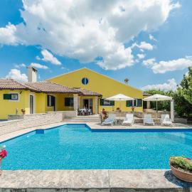 Villa Ana with large pool