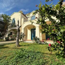 Jennas-Grecale Apartment, hotel sa Àrbatax
