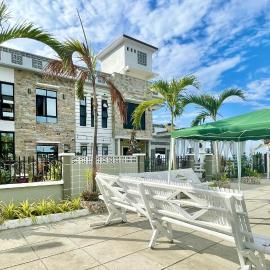 REEF HOUSE BACNOTAN beige sand beach front with Swimming pool, Hotel in Bacnotan
