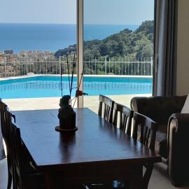 Family Home - Between Monaco, Menton & Gorbio - Beautiful, hotelli kohteessa Gorbio