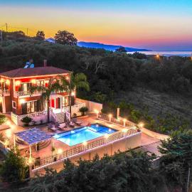 Iro Royal Villa by PosarelliVillas, hotel di Dhémbla