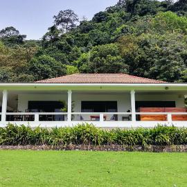 Villa 'The Blue House' - Qbungalows, hotel di Kep