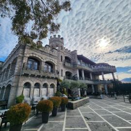 DIMAL CASTLE, מלון בPoshnje