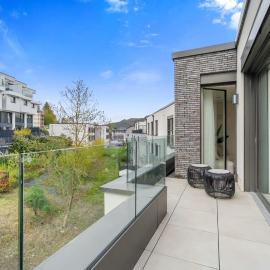 Luxury 2BR, Free Parking, Balcony