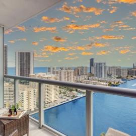 Upper studio w Balcony Pool Gym Near Beach