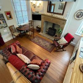 The Little Hideaway - Historic Gem off Haworth Main Street -Log Fire, hotel in Haworth