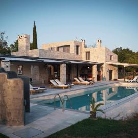 Villa Stratos Corfu -private pool and hot tub，科孚城的飯店
