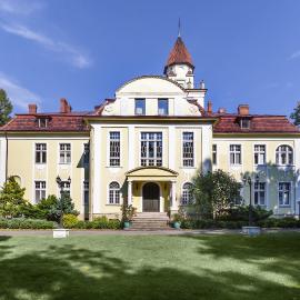 Pałac Nieznanice Zabytek Gościnny ze SPA, отель в городе Nieznanice