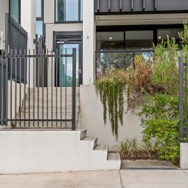 StayAU Modern 2BR Townhouse w/ pool – hotel w mieście Oakleigh
