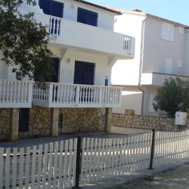 Apartments Sabol Geist, hotelli kohteessa Borovići