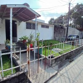 Santa Tecla Acogedora Guest House: Nueva San Salvador şehrinde bir otel