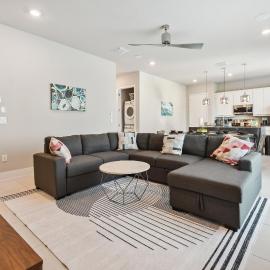 Stunning New Condo Close to Disney World, hotel in Kissimmee
