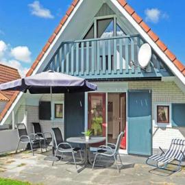 Lilian Modern Holiday home at a typical dutch canal, close to the Lauwersmeer、Anjumのホテル