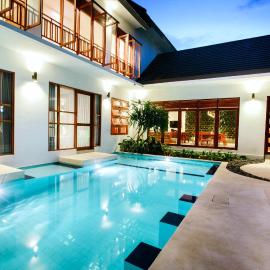 Pudak Sari Unizou Hostel, hotell i Kuta